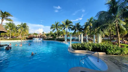 Colonial Main Pool - Grand Sirenis - Quintana Roo - México
