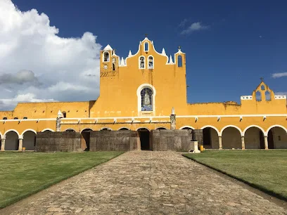 Parque 5 de Mayo - Izamal - Yucatán - México