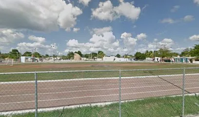 Campo de Fútbol y Pista de Atletismo "La Ex-estación" - Tixkokob - Yucatán - México